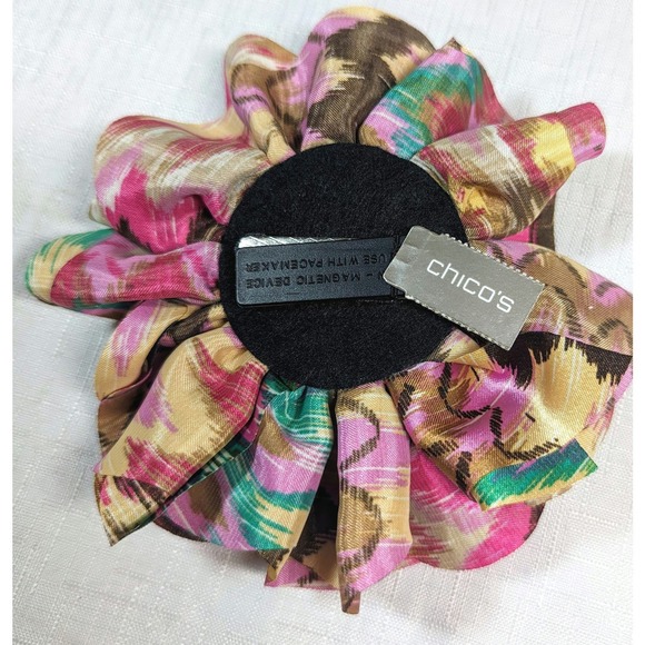 Chico's magnetic multi color floral brooch - Picture 2 of 3